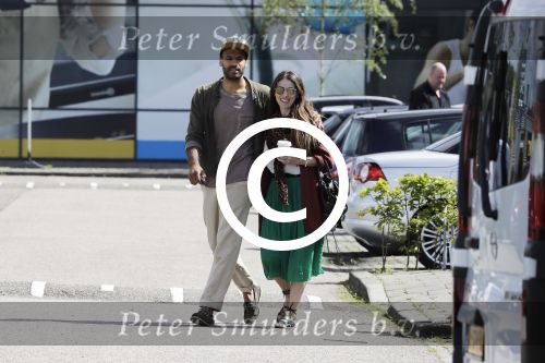 Zaandam 3 juli 2016
Alain Clark met zijn nieuwe vriendin Priscilla Martinez aan het winkelen bij loods 5
