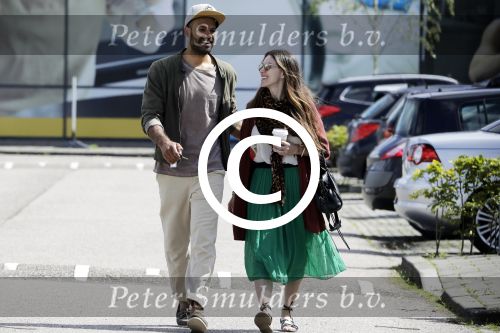 Zaandam 3 juli 2016
Alain Clark met zijn nieuwe vriendin Priscilla Martinez aan het winkelen bij loods 5