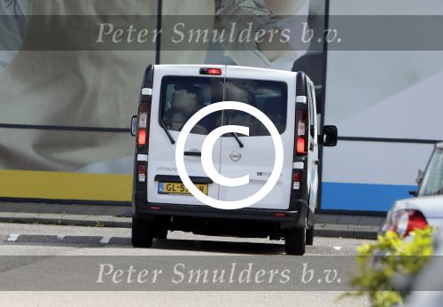 Zaandam 3 juli 2016
Alain Clark met zijn nieuwe vriendin Priscilla Martinez aan het winkelen bij loods 5