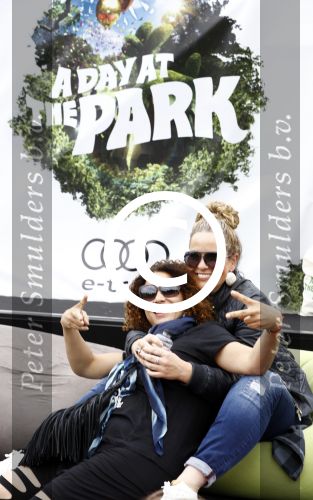 Amsterdam 15 juli 2016 
Day at the park festival in het amsterdamse bos. Anita Doth met een vriendin