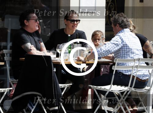 Amsterdam 15 juli 2016
Barry en Sandra Hay op terras met vrienden waaronder Ruben Nicolai en Regina Romeijn.