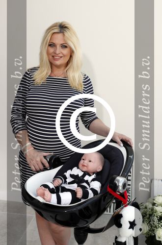 Wateringen 19 juli 2016 
Bobbi Eden ( zwanger ) met haar man Mark Laurenz in hun babykamer.
