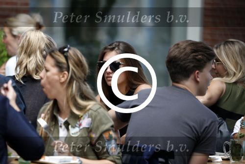 Amsterdam 12 juli 2016 
Chelsey Weimar op terras in Amsterdam zuid.