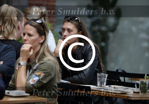Amsterdam 12 juli 2016 
Chelsey Weimar op terras in Amsterdam zuid.