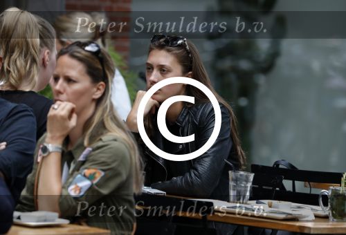 Amsterdam 12 juli 2016 
Chelsey Weimar op terras in Amsterdam zuid.