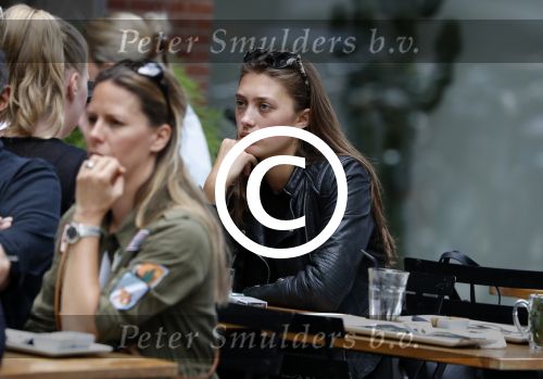 Amsterdam 12 juli 2016 
Chelsey Weimar op terras in Amsterdam zuid.