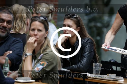 Amsterdam 12 juli 2016 
Chelsey Weimar op terras in Amsterdam zuid.