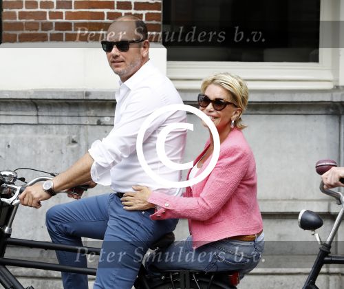 Amsterdam 7 juli 2016 
Connie Witteman met haar vriend Eugene v Dun op de fiets in Amsterdam.