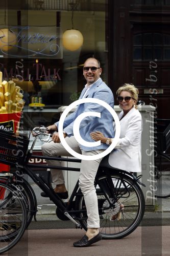 Amsterdam 12 juli 2016
Connie Witteman en Eugene v Dun zijn in ondertrouw gegaan en fietsen naar huis.