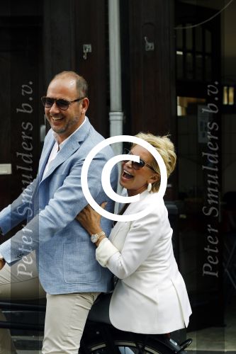 Amsterdam 12 juli 2016
Connie Witteman en Eugene v Dun zijn in ondertrouw gegaan en fietsen naar huis.