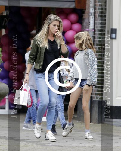 Amsterdam 1 juli 2016 
Danielle Oerlemans Overgaag met kids op de cornelis schuytstraat