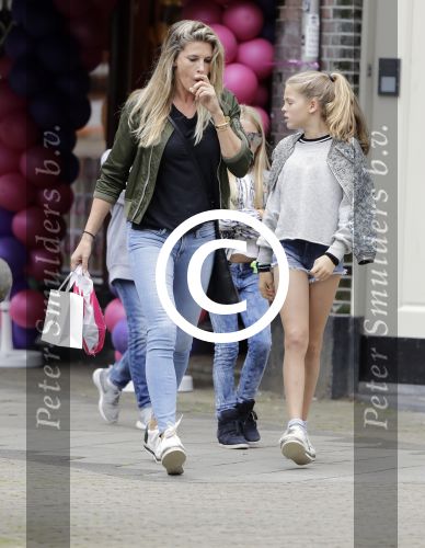 Amsterdam 1 juli 2016 
Danielle Oerlemans Overgaag met kids op de cornelis schuytstraat