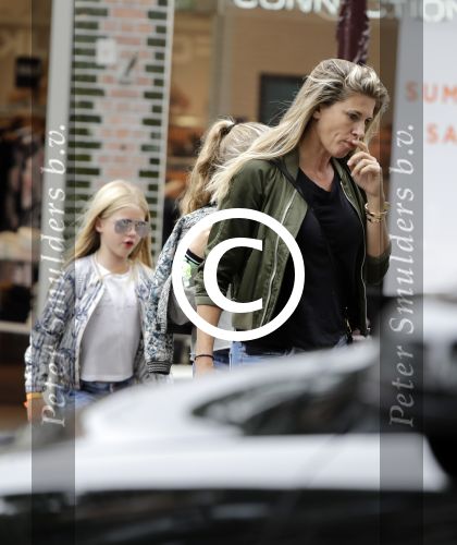 Amsterdam 1 juli 2016 
Danielle Oerlemans Overgaag met kids op de cornelis schuytstraat