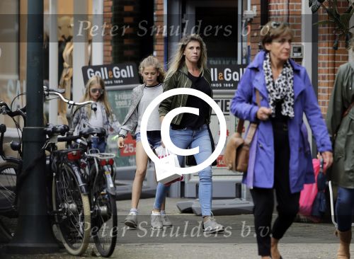 Amsterdam 1 juli 2016 
Danielle Oerlemans Overgaag met kids op de cornelis schuytstraat