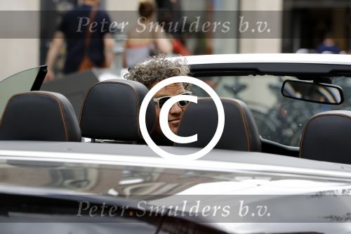 Amsterdam 17 juli 2016  
Dirk Zeelenberg in zijn audi cabrio in amsterdam zuid.