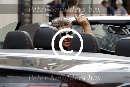 Amsterdam 17 juli 2016  
Dirk Zeelenberg in zijn audi cabrio in amsterdam zuid.