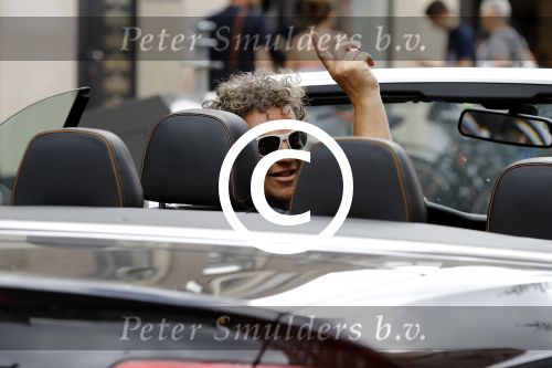 Amsterdam 17 juli 2016  
Dirk Zeelenberg in zijn audi cabrio in amsterdam zuid.