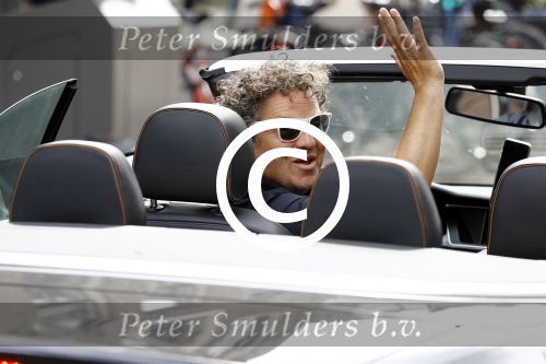 Amsterdam 17 juli 2016  
Dirk Zeelenberg in zijn audi cabrio in amsterdam zuid.