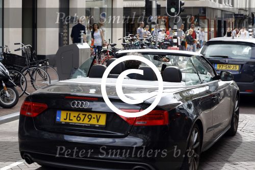 Amsterdam 17 juli 2016  
Dirk Zeelenberg in zijn audi cabrio in amsterdam zuid.