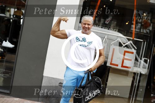 Amsterdam 20 juli 2016
Dries Roelvink in sportoutfit op de pc hooftstraat