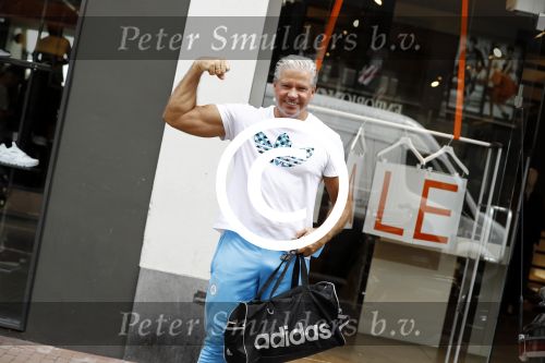 Amsterdam 20 juli 2016
Dries Roelvink in sportoutfit op de pc hooftstraat