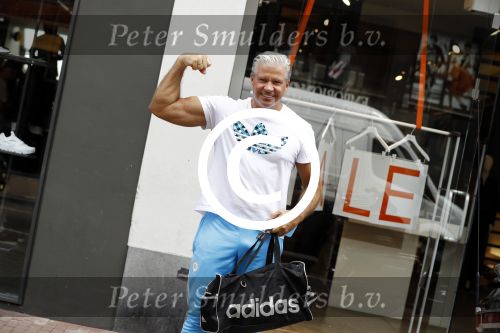 Amsterdam 20 juli 2016
Dries Roelvink in sportoutfit op de pc hooftstraat
