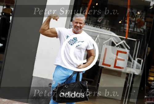 Amsterdam 20 juli 2016
Dries Roelvink in sportoutfit op de pc hooftstraat