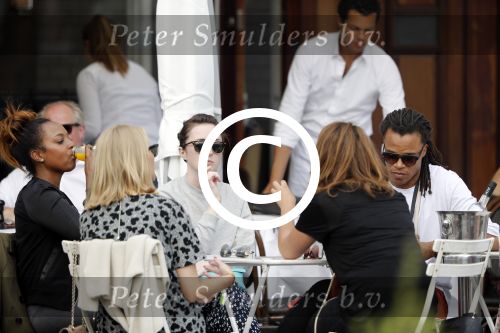 Amsterdam 17 juli 2016 
Edgar davids op terras met verschillende dames.