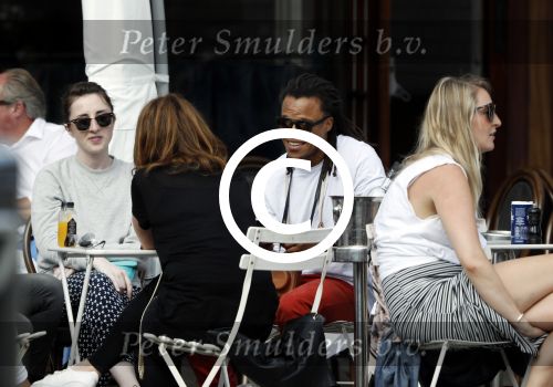 Amsterdam 17 juli 2016 
Edgar davids op terras met verschillende dames.
