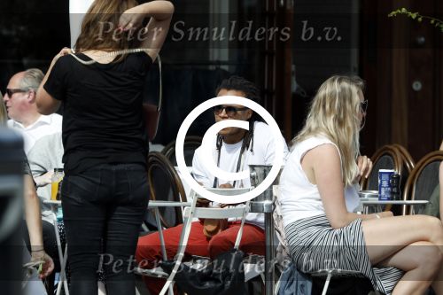 Amsterdam 17 juli 2016 
Edgar davids op terras met verschillende dames.