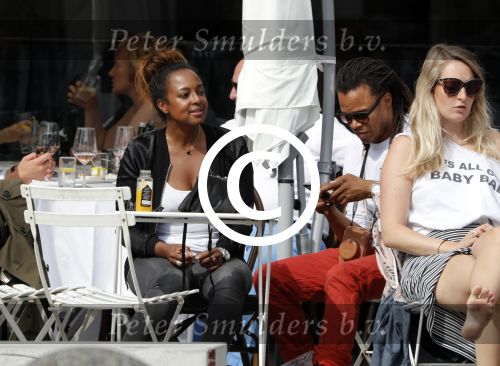 Amsterdam 17 juli 2016 
Edgar davids op terras met verschillende dames.