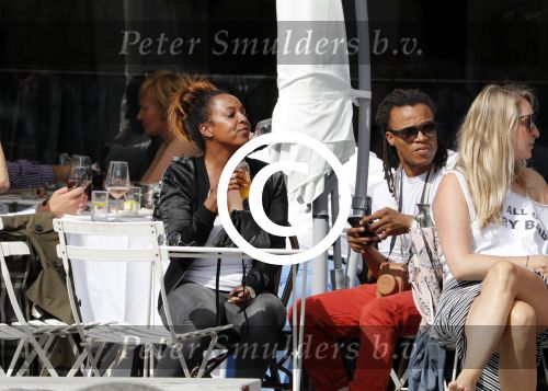 Amsterdam 17 juli 2016 
Edgar davids op terras met verschillende dames.