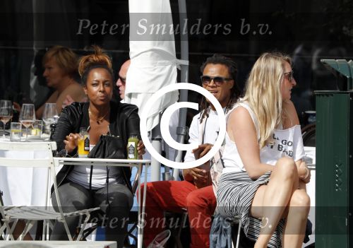 Amsterdam 17 juli 2016 
Edgar davids op terras met verschillende dames.