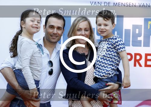 Amsterdam 17 juli 2016
Premiere huisdiergeheimen in Pathe arena . Edgar Wurfbain met gezin
