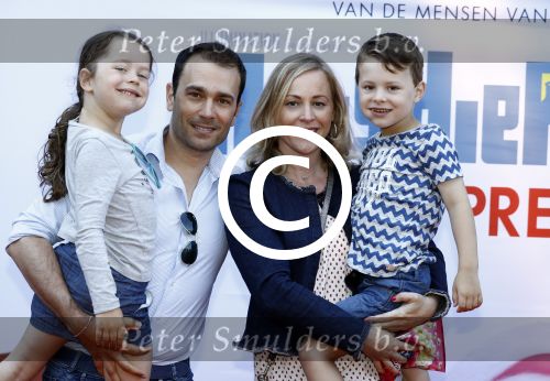 Amsterdam 17 juli 2016
Premiere huisdiergeheimen in Pathe arena . Edgar Wurfbain met gezin