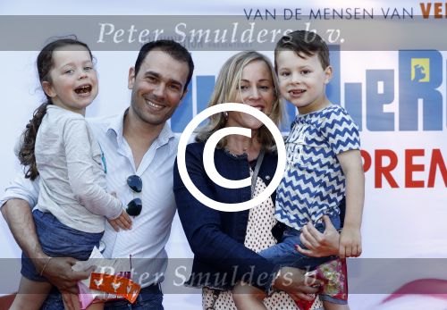 Amsterdam 17 juli 2016
Premiere huisdiergeheimen in Pathe arena . Edgar Wurfbain met gezin