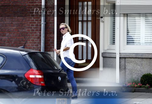 Amsterdam 21 juli 2016
Eva Jinek loopt naar haar huis toe.