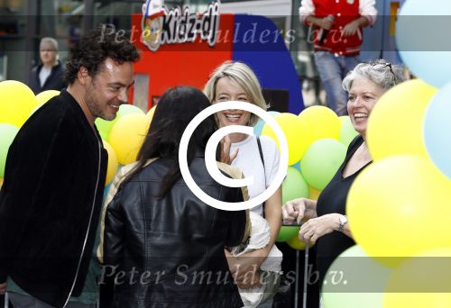 Amsterdam 17 juli 2016
Premiere huisdiergeheimen in Pathe arena. Fedja v Huet met zijn vrouw Karina Smulders