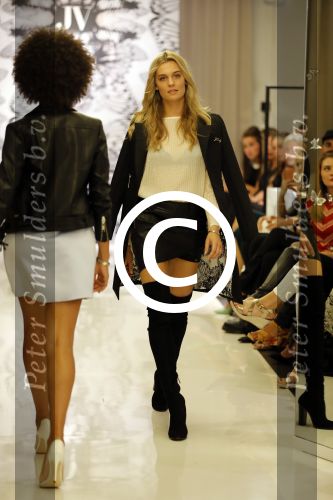 Amsterdam 4 juli 2016
Modeshow Josh Veldhuizen (Josh V) gepresenteerd door Anouk Smulders.