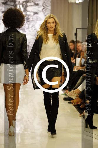 Amsterdam 4 juli 2016
Modeshow Josh Veldhuizen (Josh V) gepresenteerd door Anouk Smulders.
