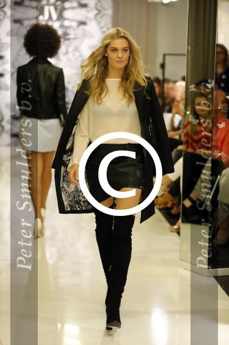 Amsterdam 4 juli 2016
Modeshow Josh Veldhuizen (Josh V) gepresenteerd door Anouk Smulders.