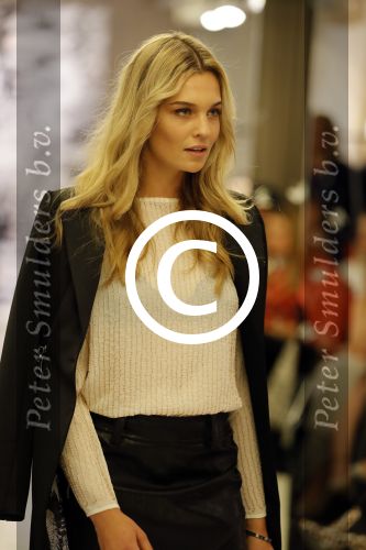 Amsterdam 4 juli 2016
Modeshow Josh Veldhuizen (Josh V) gepresenteerd door Anouk Smulders.