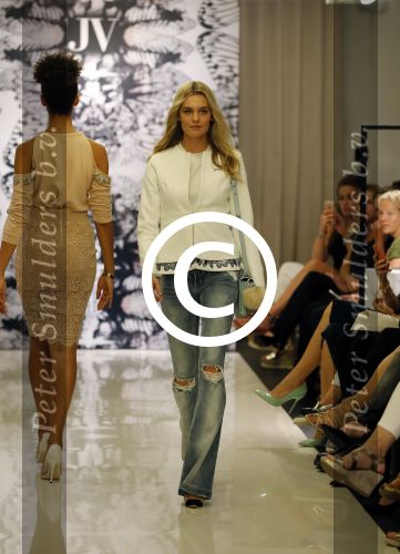 Amsterdam 4 juli 2016
Modeshow Josh Veldhuizen (Josh V) gepresenteerd door Anouk Smulders.