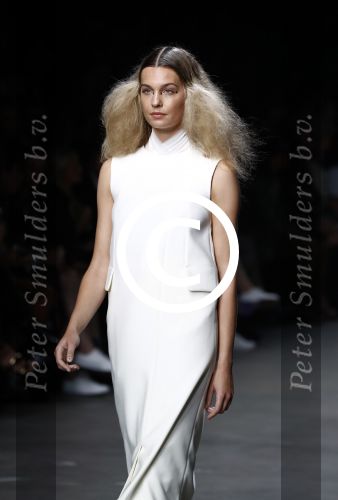Amsterdam 8 juli 2016
Modeshow Tony Cohen tijdens de amsterdam fashion week op westergasfabriekterrein. Felice Fleur Roedema
