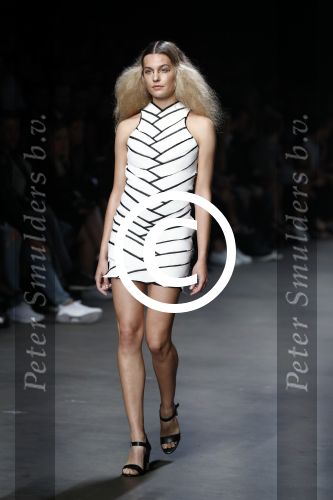 Amsterdam 8 juli 2016
Modeshow Tony Cohen tijdens de amsterdam fashion week op westergasfabriekterrein. Felice Fleur Roedema