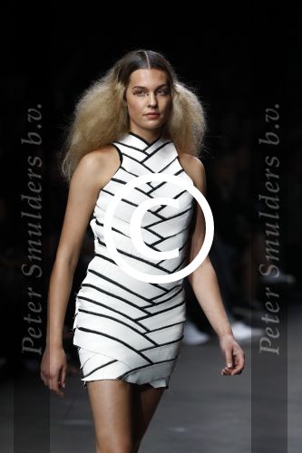 Amsterdam 8 juli 2016
Modeshow Tony Cohen tijdens de amsterdam fashion week op westergasfabriekterrein. Felice Fleur Roedema