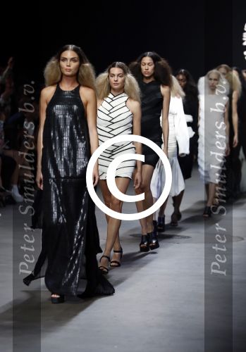 Amsterdam 8 juli 2016
Modeshow Tony Cohen tijdens de amsterdam fashion week op westergasfabriekterrein. Felice Fleur Roedema