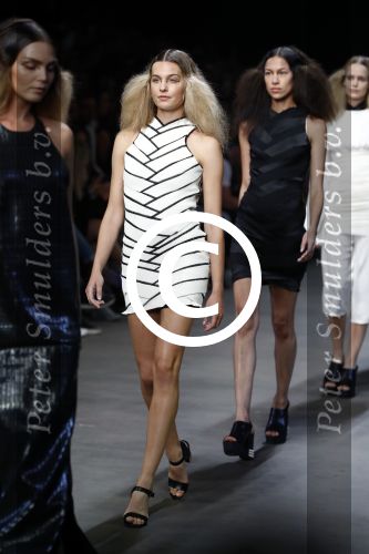 Amsterdam 8 juli 2016
Modeshow Tony Cohen tijdens de amsterdam fashion week op westergasfabriekterrein. Felice Fleur Roedema
