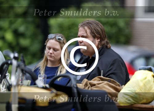 Amsterdam 7 juli 2016 
Frank Evenblij in de jordaan op terras met een man en een vrouw .
