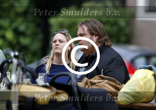 Amsterdam 7 juli 2016 
Frank Evenblij in de jordaan op terras met een man en een vrouw .